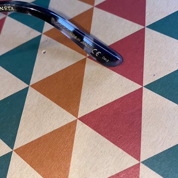 Authentic BOTTEGA VENETA SUNGLASSES 🕶 - Picture 7 of 9